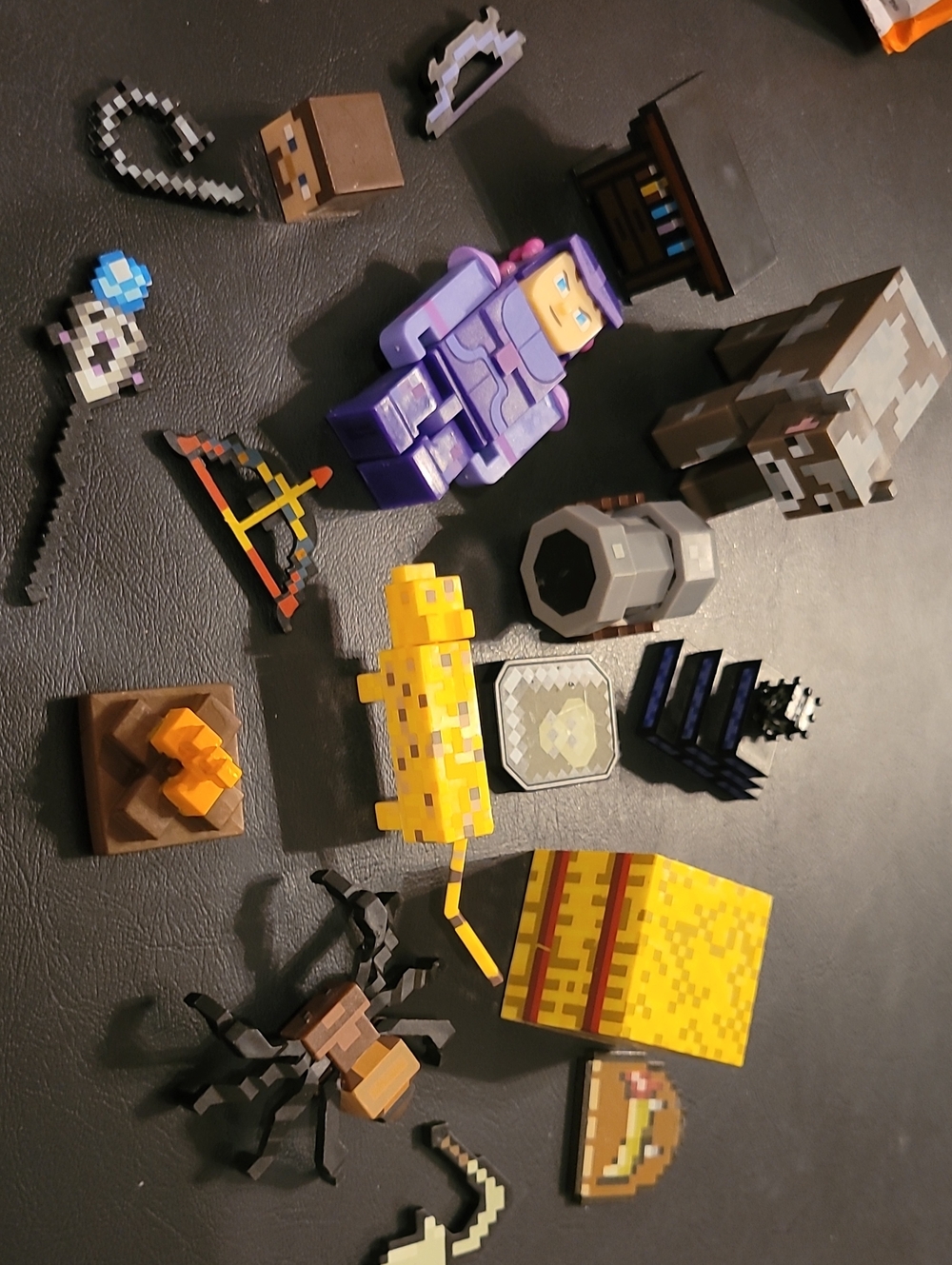 Mindcraft Figure and Accessories - 18 Pieces